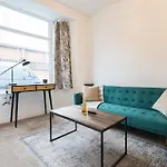 Hanson House ريدكار